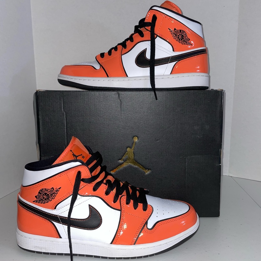 Nike Men’s Air Jordan 1 Mid SE